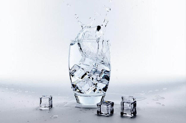 clear ice cubes