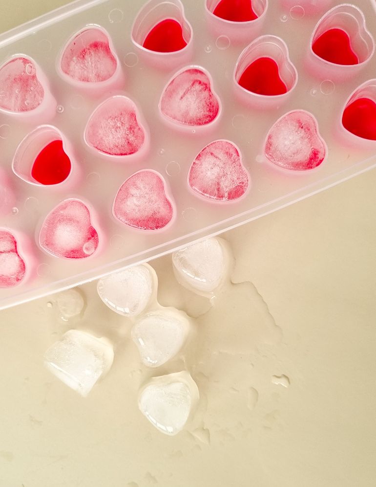 How To Make Ice Cubes Without A Tray? 11 Ways